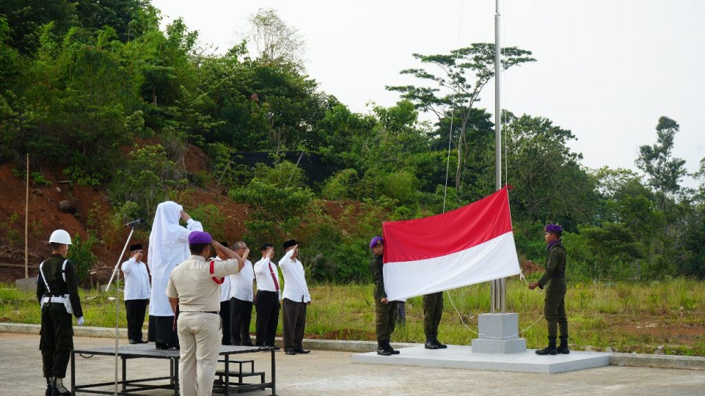 Upacara Bendera Hari Kebangkitan Nasional ke-116 di UIN Imam Bonjol Padang: Tingkatkan Semangat Berprestasi dan Berdedikasi